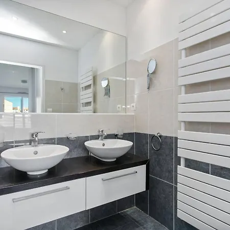 Marina Ile St Martin Joli 4 Pieces Avec Jacuzzi Cap D'agde