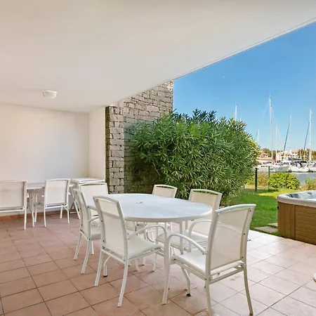شقة Marina Ile St Martin Joli 4 Pieces Avec Jacuzzi Cap D'agde *