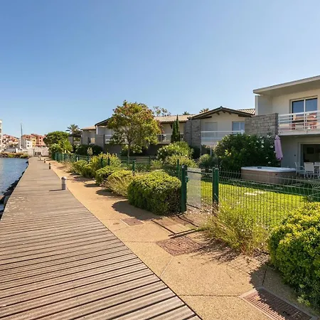 Marina Ile St Martin Joli 4 Pieces Avec Jacuzzi Cap D'agde